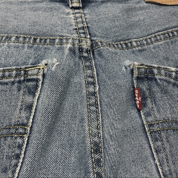 Levi’s Classic Lightwash Jeans - Picture 10 of 10
